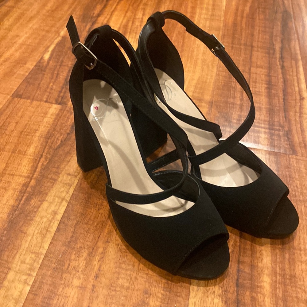 Crisscross heels